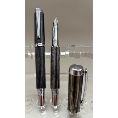 Wilfred plume en frêne teint gris