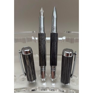 Wilfred plume et stylo en frêne teint gris