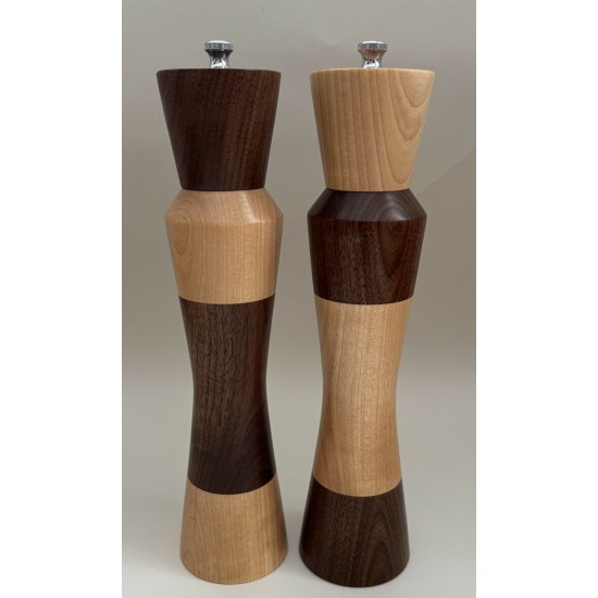 Poivrière et salière en érable et noyer
