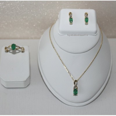 Pendentif, boucles d'oreilles et bague en or 10 k...