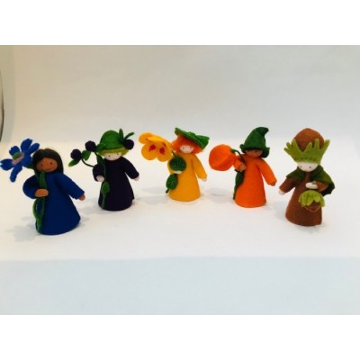 Figurine avec fleur à la main -  série 1, Été