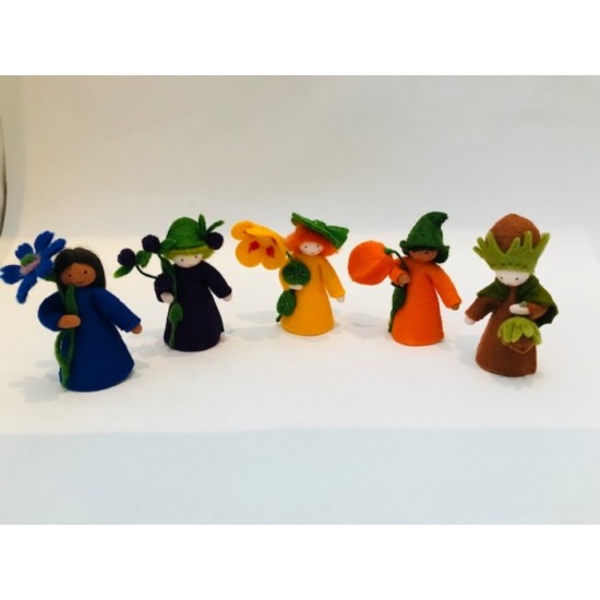 Figurine avec fleur à la main -  série 1, Été