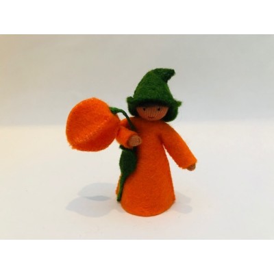 Figurine avec fleur à la main -  série 1, Été