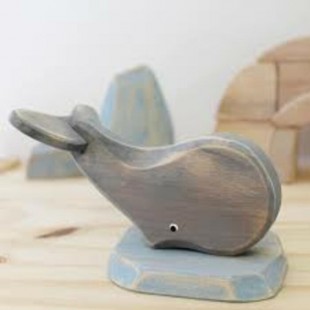 Bébé baleine sculpté en bois recyclé