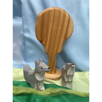 Loup gris sculpté en bois