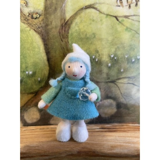 Lutin fille avec cristal