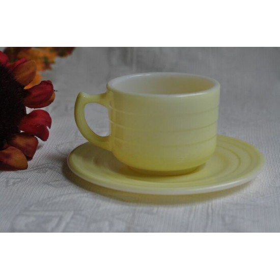 Tasse jaune du service  Hazel Atlas Little Hostess...