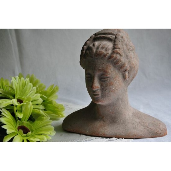 Buste de déesse à l'antique en terracotta