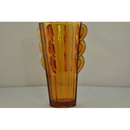 Vase art déco Sowerby octogonal en verre ambré...