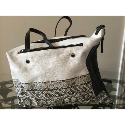 Sac à main convertible en cuir blanc avec motifs noir et blanc