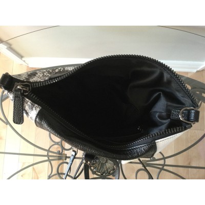 Sac à main convertible en cuir blanc avec motifs noir et blanc