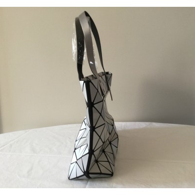 Sac à main aux motifs géométriques argenté
