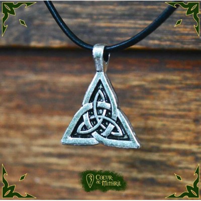 Collier Triquetra