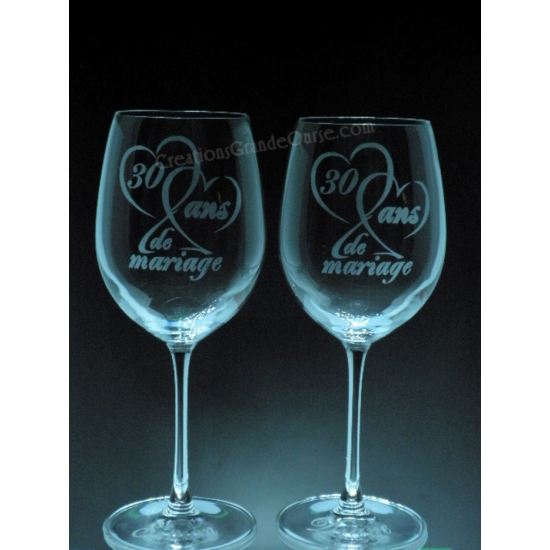 LOV-AM- Anniversaire de mariage Mariage (nombre) dans coeurs entrelacés - Ensemble de 2 - prix basé sur le verre à vin 20oz