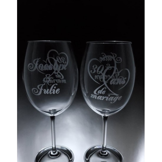 LOV-AM-Anniversaire de mariage nombre et les 2 prénoms de l'autre côté du verre interchangés- Ensemble de 2 - prix basé sur le verre à vin 20oz