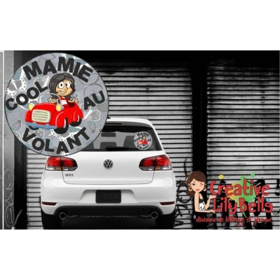 AUTOCOLLANT MAMIE  AU VOLANT SA70