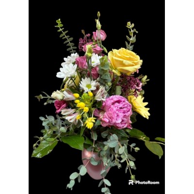 Bouquet floral lié dans un vase