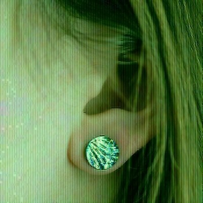 Boucles d'oreilles puces en verre dichroïque  