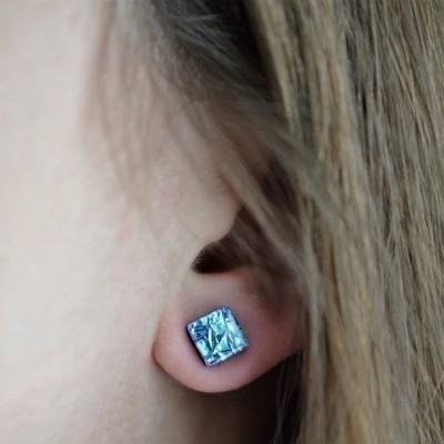 Boucles d'oreilles puces en verre dichroïque  