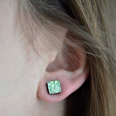 Boucles d'oreilles puces en verre dichroïque  