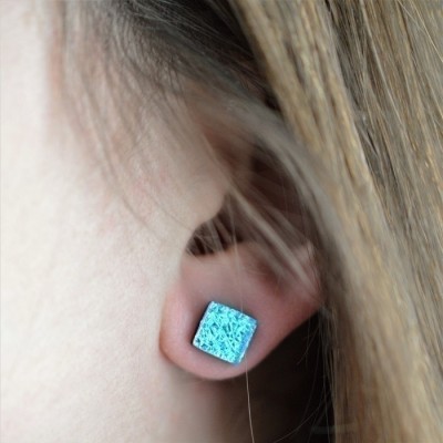 Boucles d'oreilles puces en verre dichroïque  