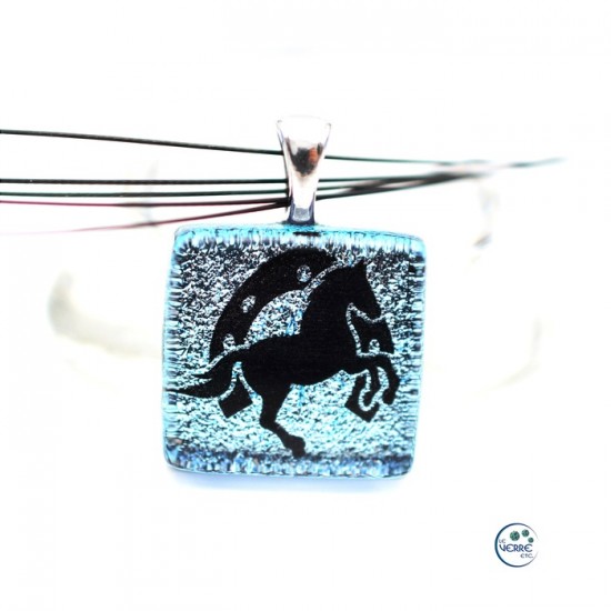 Pendentif en verre dichroïque ( cheval & fer à cheval )