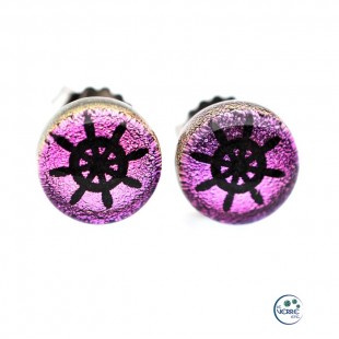 Boucles d'oreille en verre, un gouvernail y est...