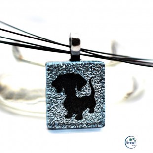 Pendentif en verre dichroïque ( chien-teckel )