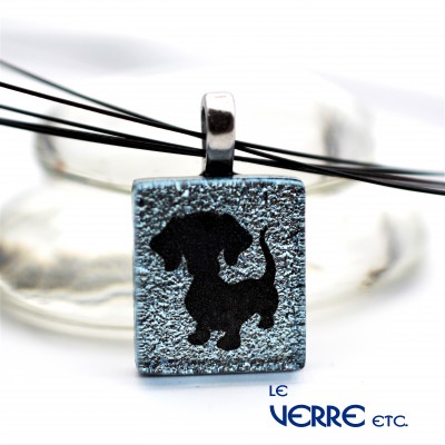 Pendentif en verre dichroïque ( chien-teckel )