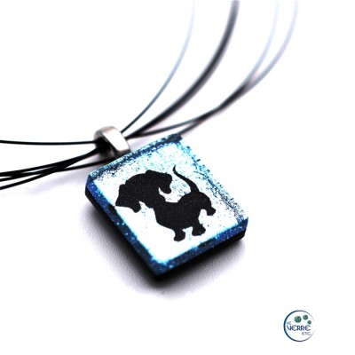 Pendentif en verre dichroïque ( chien-teckel )