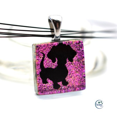 Pendentif en verre dichroïque ( chien teckel )