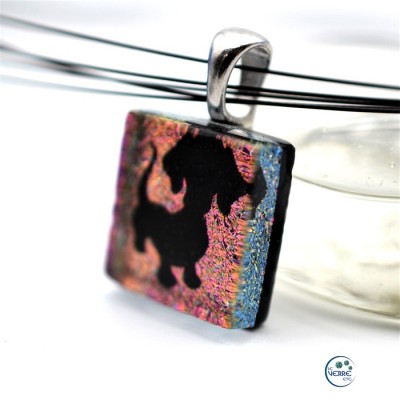 Pendentif en verre dichroïque ( chien teckel )