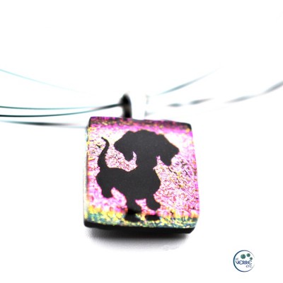 Pendentif en verre dichroïque ( chien teckel )
