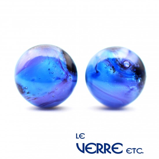 Boucles d'oreilles teintes de bleu et violet 