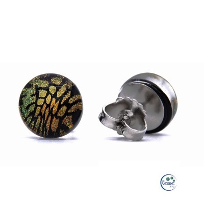 Bijoux à l'oreille avec motifs noirs