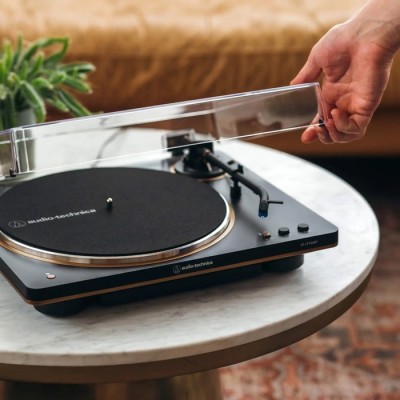 Table tournante à entraînement par courroie sans fil entièrement automatique AT-LP70XBT-BZ d'Audio-Technica