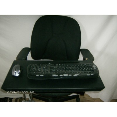 LIBERTÉ 1 CL station de jeux et bureau mobile ergonomique à installation universel pour ordinateur portable clavier et souris sans fil