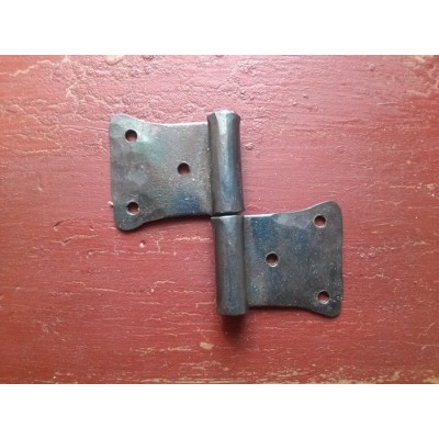 Paumelle rustique papillon, Paumelle rustique papillon,