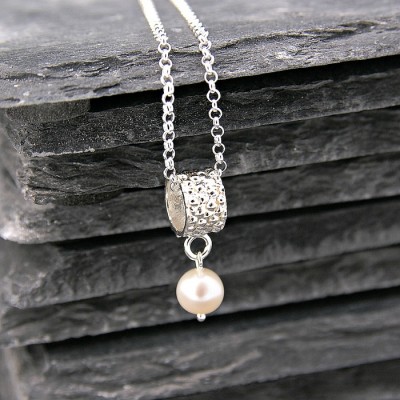 Pendentif Baril avec perle blanche