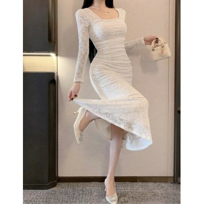 Robe Longue Ajustée en Dentelle Blanche – Taille L (Seconde main)