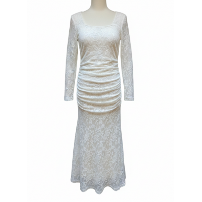 Robe Longue Ajustée en Dentelle Blanche – Taille L (Seconde main)