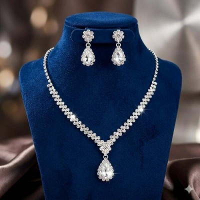 Éclat Boréal – Ensemble Collier et Boucles d'Oreilles en Cristaux