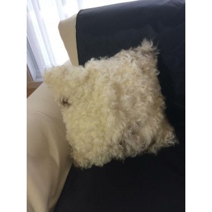 Petit coussin de mouton frisé