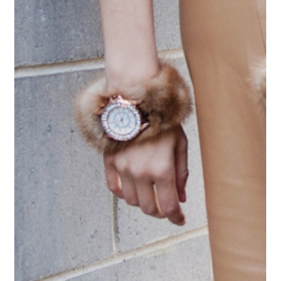 MONTRE avec bracelet en fourrure de vison beige MONTRE avec bracelet en fourrure de vison beige
