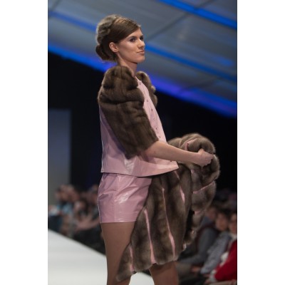 MANTEAU en cuir avec fourrure de vison avec la JUPE détachable