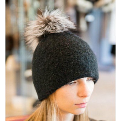 Chapeau avec pompon de fourrure de renard