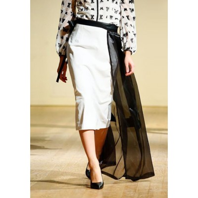 Jupe en cuir blanc