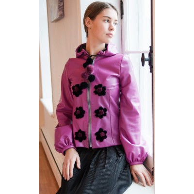 Veste avec capuchon en cuir rose 