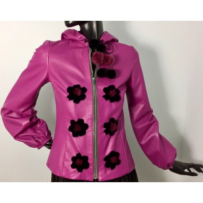 Veste avec capuchon en cuir rose 