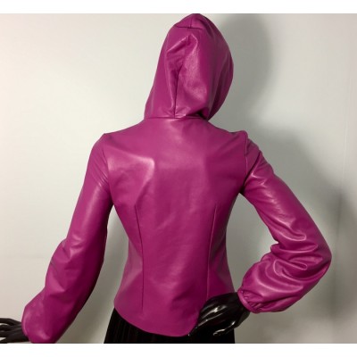 Veste avec capuchon en cuir rose 